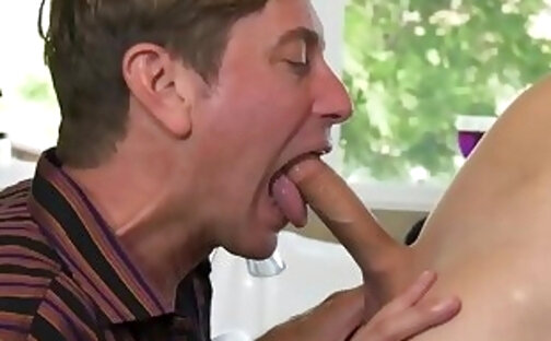 Sucking Shemale Porn